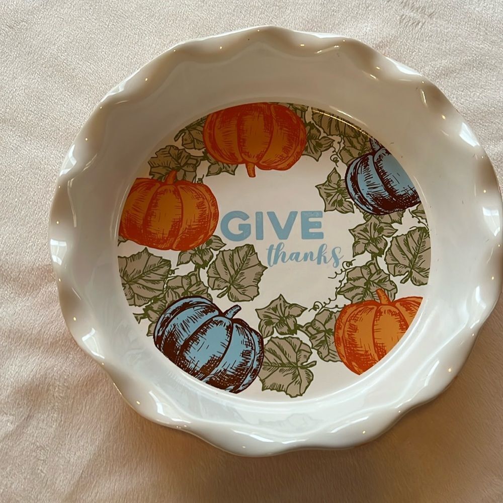 Give Thanks Glass Pie Plate 10 Inches Round 2 In Deep Holiday Baking Serveware